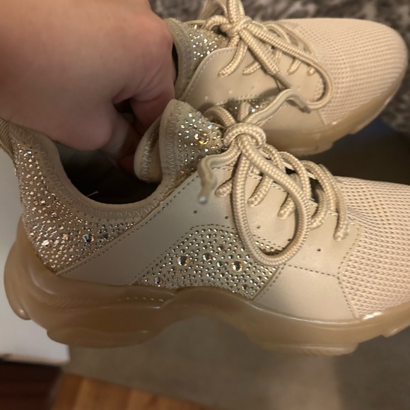 Steve Madden sneakers size 8 - Picture 1 of 2